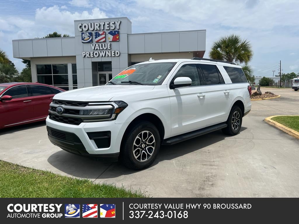 2022 Ford Expedition MAX XLT in Oxford White — front three-quarter view