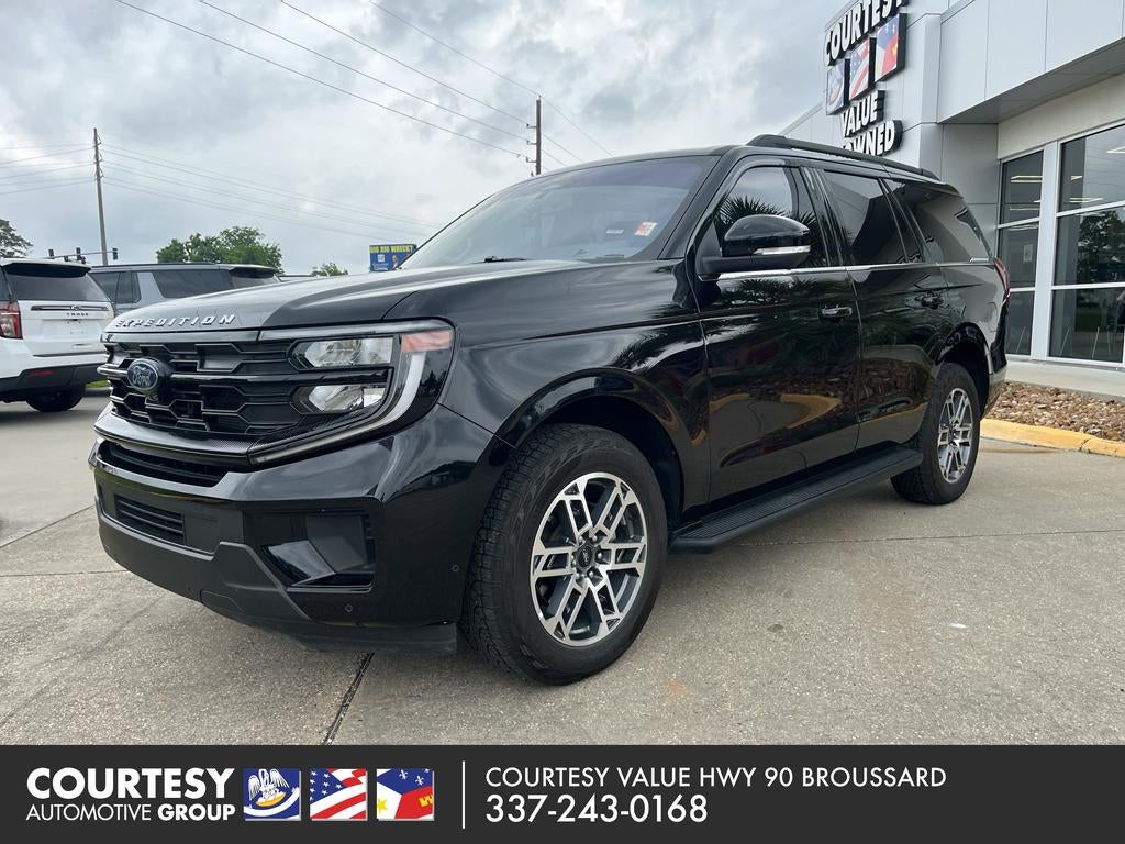 2025 Ford Expedition Active in Agate Black Metallic — front three-quarter view
