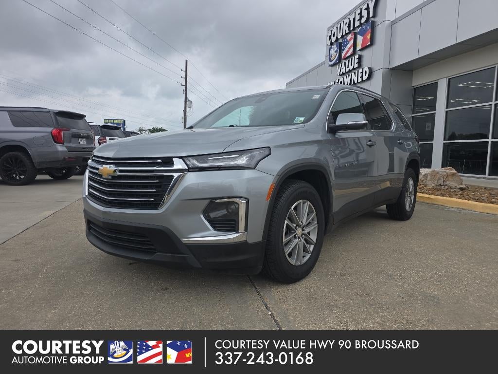 2023 Chevrolet Traverse LT Leather in Sterling Gray Metallic — front three-quarter view